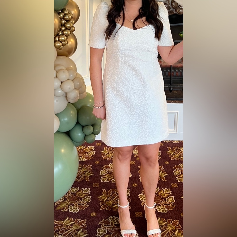 Feminise Textured Puff Sleeve Minidress
ELLIATT